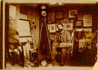 James Ensor in zijn atelier 